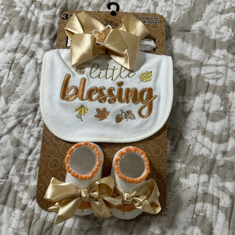 NEW Baby’s Little Blessing THANKSGIVING Bow Headband, Bib & Socks